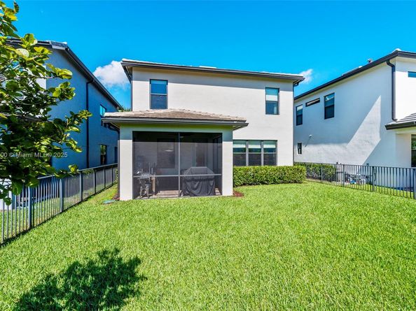 2434 Primrose Pl, Oakland Park FL 33309