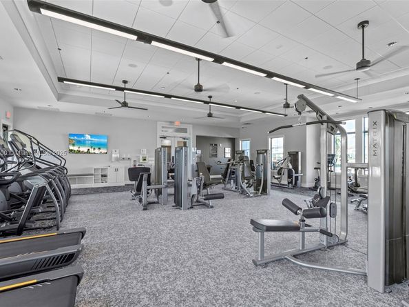 2434 Primrose Pl, Oakland Park FL 33309