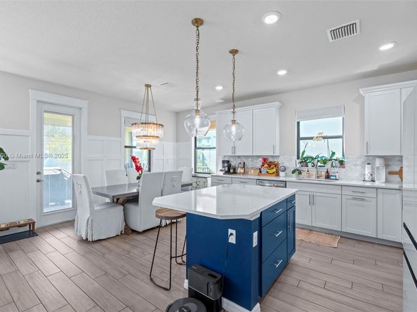 2434 Primrose Pl, Oakland Park FL 33309