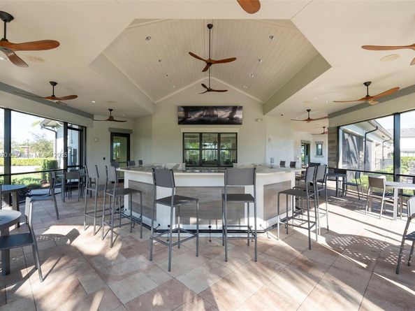 2434 Primrose Pl, Oakland Park FL 33309