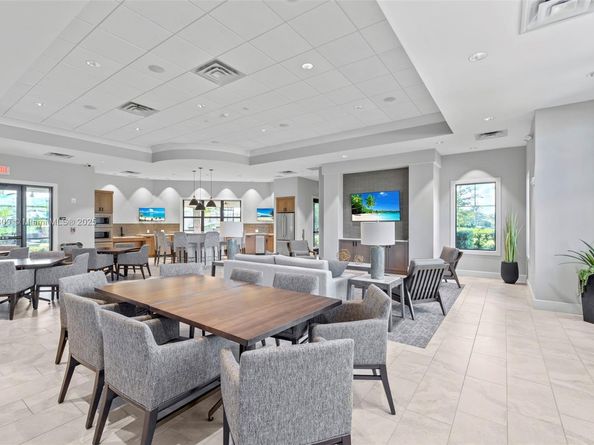 2434 Primrose Pl, Oakland Park FL 33309