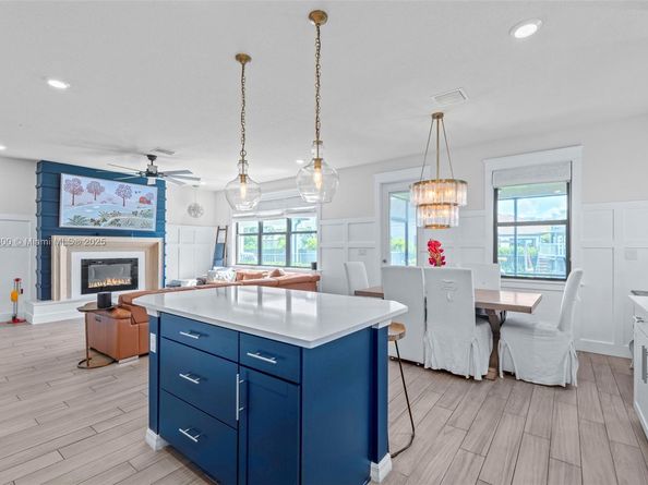 2434 Primrose Pl, Oakland Park FL 33309