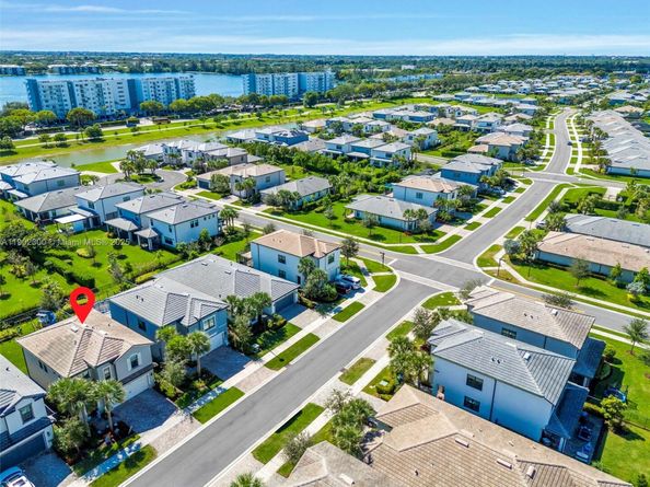 2434 Primrose Pl, Oakland Park FL 33309