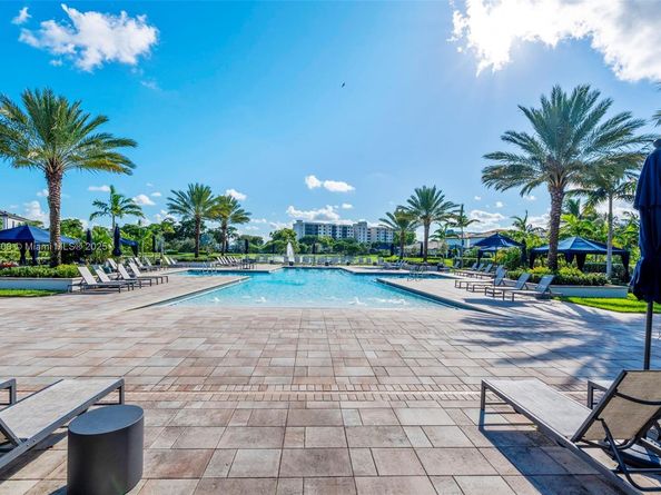 2434 Primrose Pl, Oakland Park FL 33309