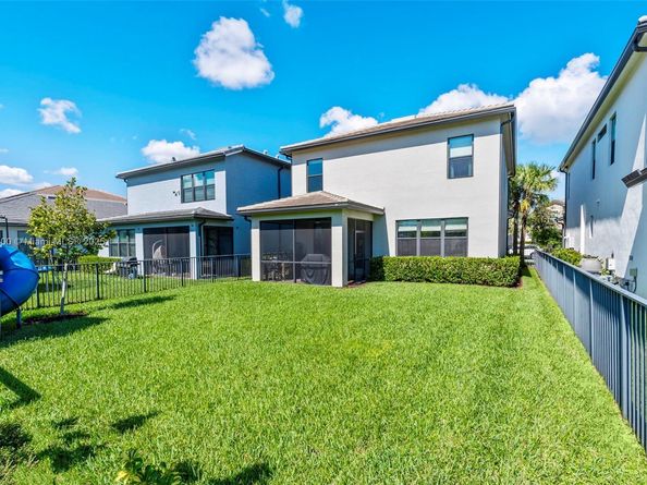 2434 Primrose Pl, Oakland Park FL 33309