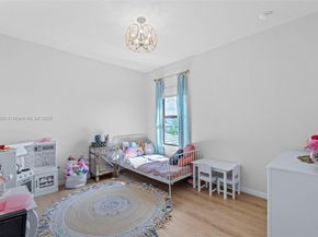 2434 Primrose Pl, Oakland Park FL 33309