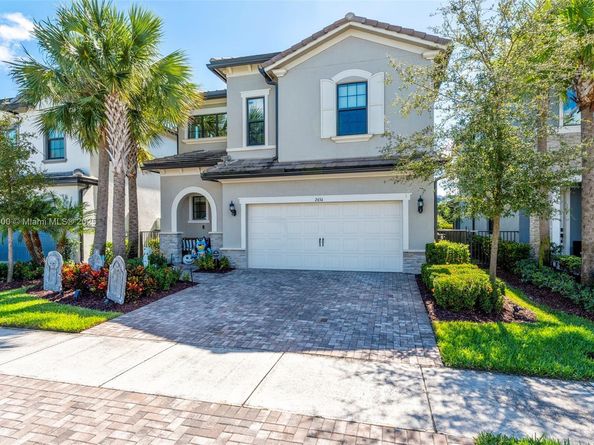 2434 Primrose Pl, Oakland Park FL 33309