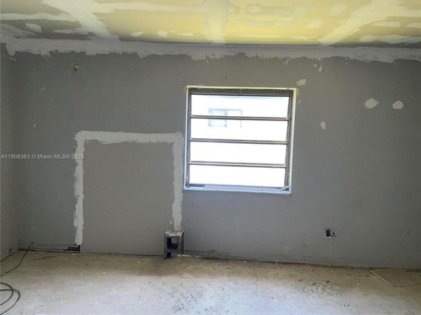 1590 NE 153rd Ter, North Miami Beach FL 33162