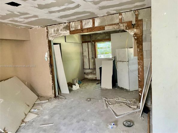 1590 NE 153rd Ter, North Miami Beach FL 33162