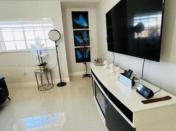 7817 W 36th Ave 204, Hialeah FL 33018