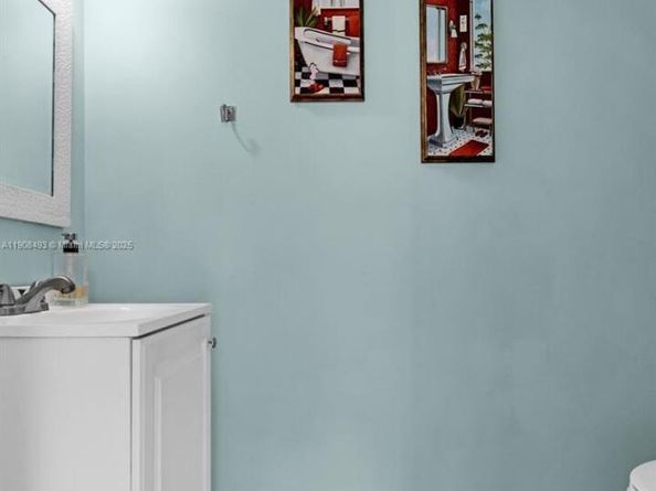 810 NE 212th Ter 2, Miami FL 33179