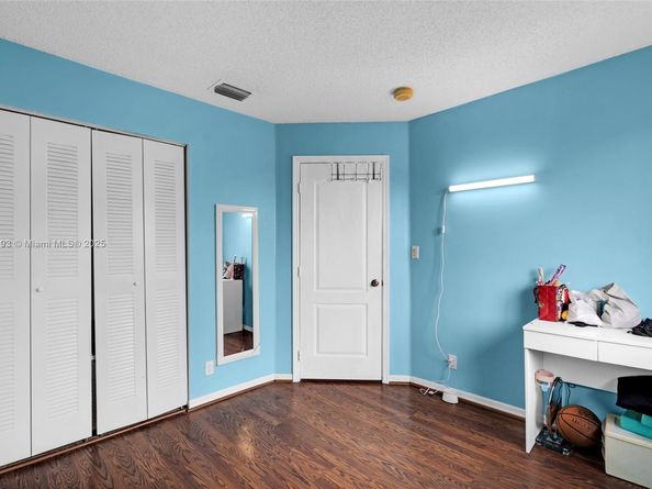 810 NE 212th Ter 2, Miami FL 33179