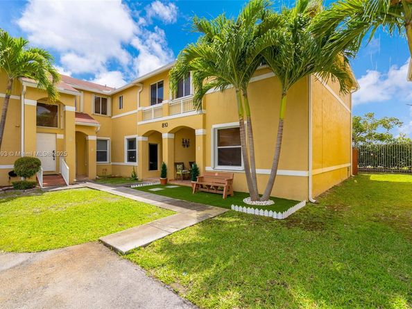 810 NE 212th Ter 2, Miami FL 33179