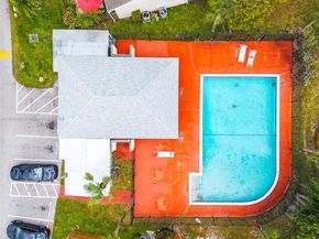 810 NE 212th Ter 2, Miami FL 33179