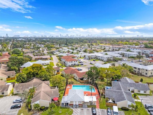 810 NE 212th Ter 2, Miami FL 33179