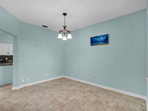 810 NE 212th Ter 2, Miami FL 33179