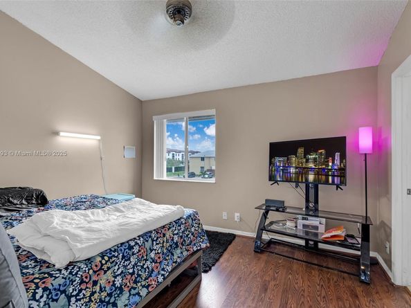 810 NE 212th Ter 2, Miami FL 33179