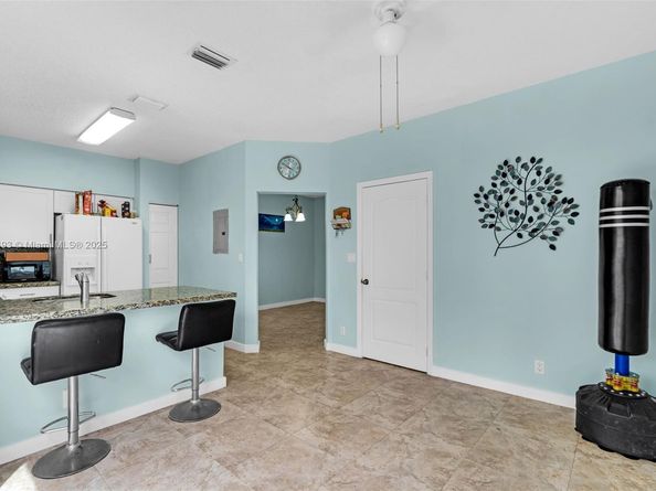 810 NE 212th Ter 2, Miami FL 33179