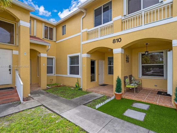 810 NE 212th Ter 2, Miami FL 33179