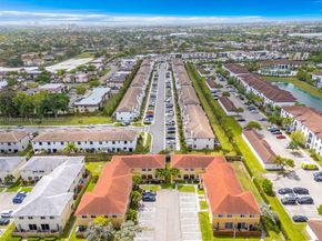 810 NE 212th Ter 2, Miami FL 33179