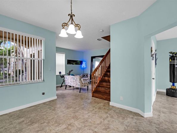 810 NE 212th Ter 2, Miami FL 33179