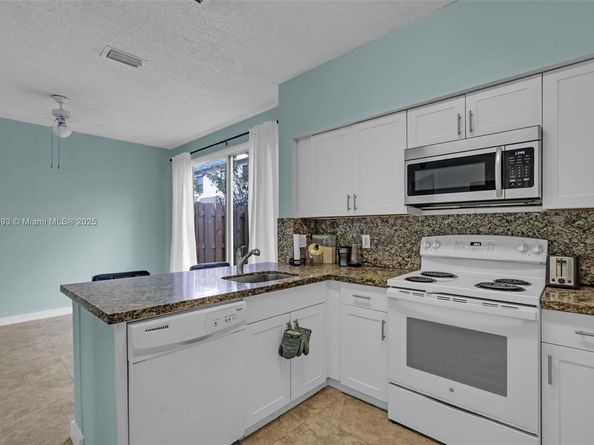 810 NE 212th Ter 2, Miami FL 33179