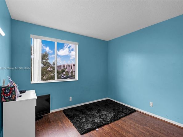 810 NE 212th Ter 2, Miami FL 33179