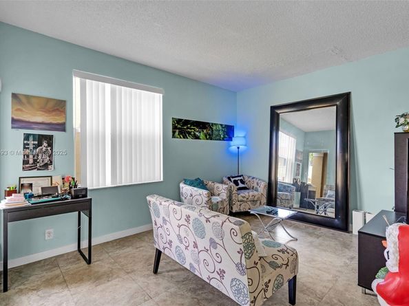 810 NE 212th Ter 2, Miami FL 33179