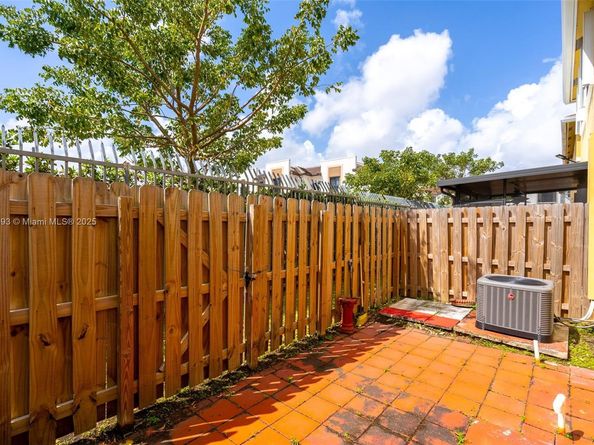 810 NE 212th Ter 2, Miami FL 33179