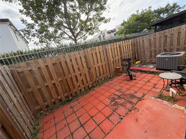 810 NE 212th Ter 2, Miami FL 33179