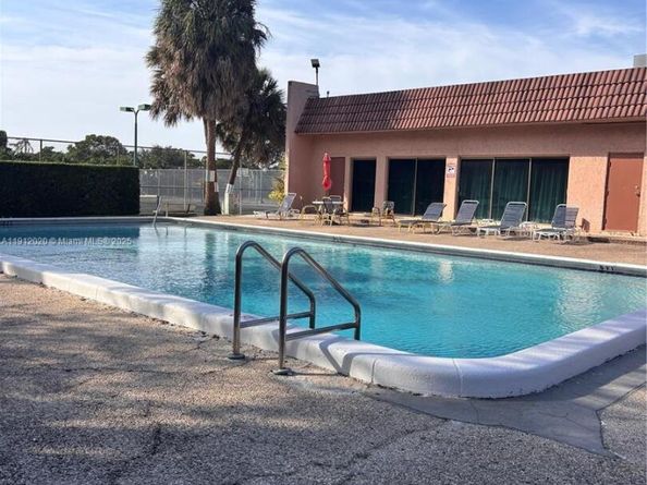 19 Matador Ln 622, Davie FL 33324