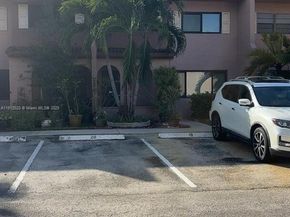 19 Matador Ln 622, Davie FL 33324