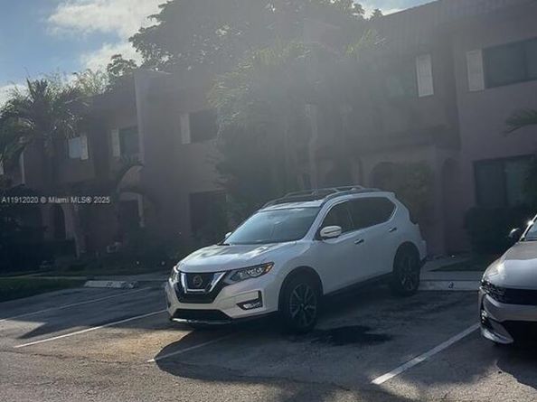 19 Matador Ln 622, Davie FL 33324