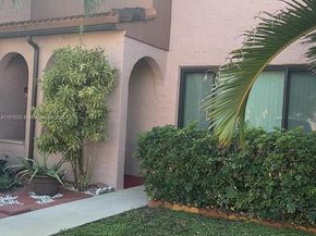 19 Matador Ln 622, Davie FL 33324