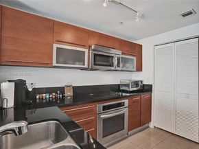 253 NE 2nd St 3304, Miami FL 33132