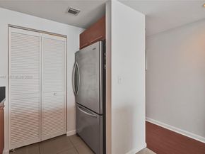 253 NE 2nd St 3304, Miami FL 33132