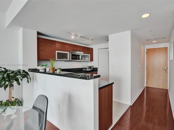 253 NE 2nd St 3304, Miami FL 33132