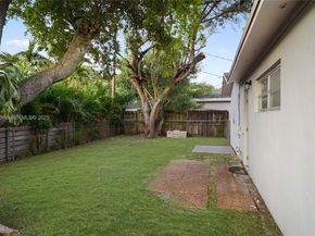 7315 Allen Dr, Hollywood FL 33024