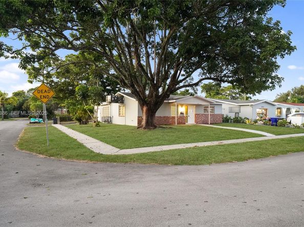 7315 Allen Dr, Hollywood FL 33024