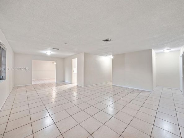 7315 Allen Dr, Hollywood FL 33024