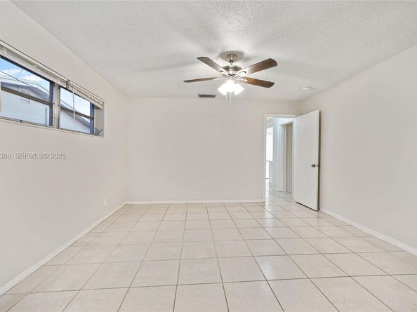 7315 Allen Dr, Hollywood FL 33024