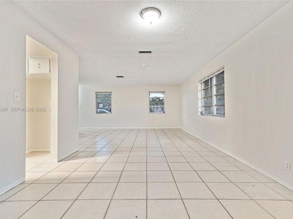 7315 Allen Dr, Hollywood FL 33024