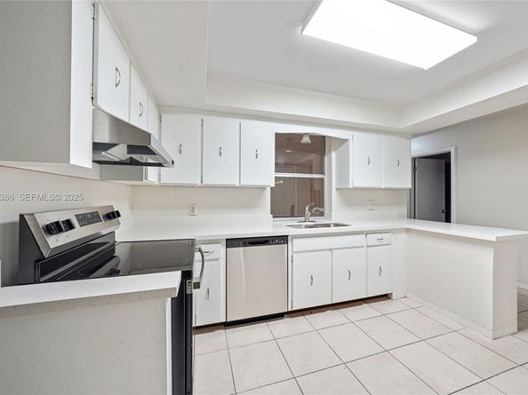 7315 Allen Dr, Hollywood FL 33024