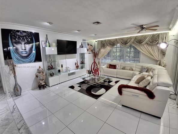 4511 Queen Palm Ln, Tamarac FL 33319