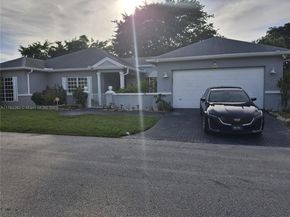 4511 Queen Palm Ln, Tamarac FL 33319