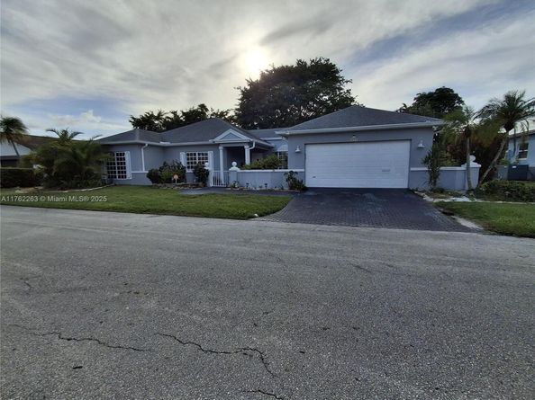 4511 Queen Palm Ln, Tamarac FL 33319