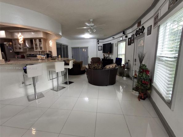 4511 Queen Palm Ln, Tamarac FL 33319