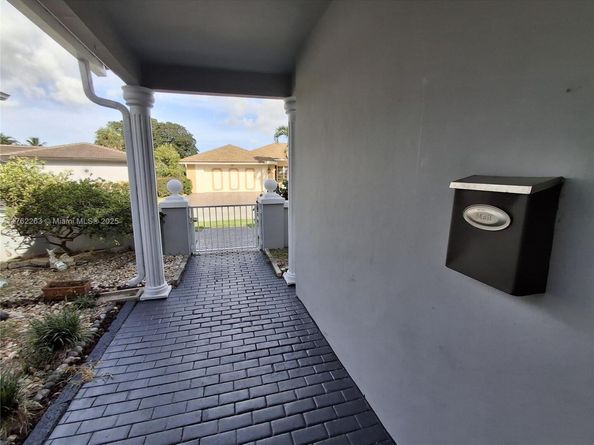 4511 Queen Palm Ln, Tamarac FL 33319
