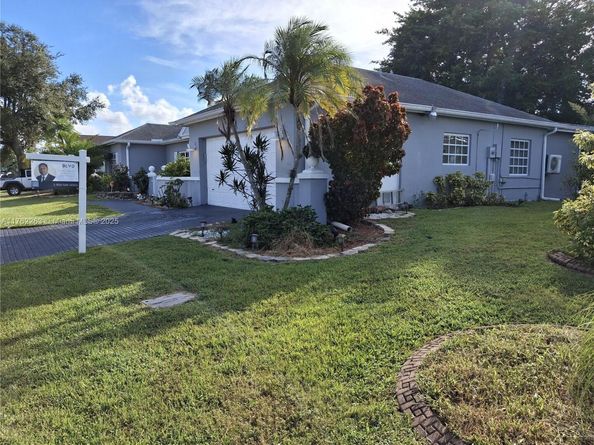 4511 Queen Palm Ln, Tamarac FL 33319