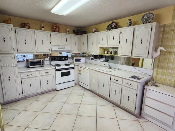 1361 NW 19th Ter 203, Delray Beach FL 33445